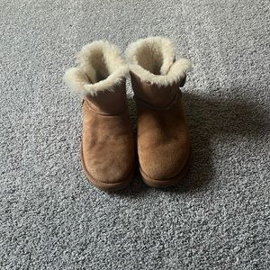Ugg Mini Bailey Button II size 5 like new. No box